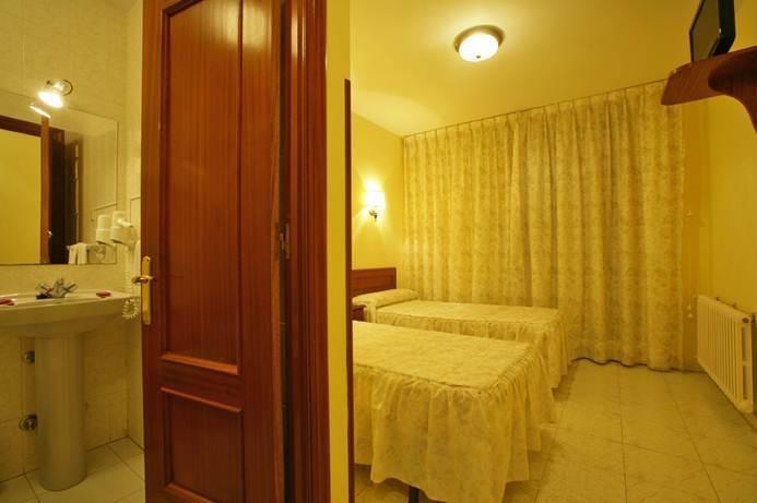 Hotel Monte Y Mar Colunga Szoba fotó