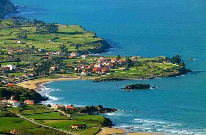 Hotel Monte Y Mar Colunga Kültér fotó
